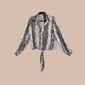 Like New Lightweight Women’s Snake print  blouse